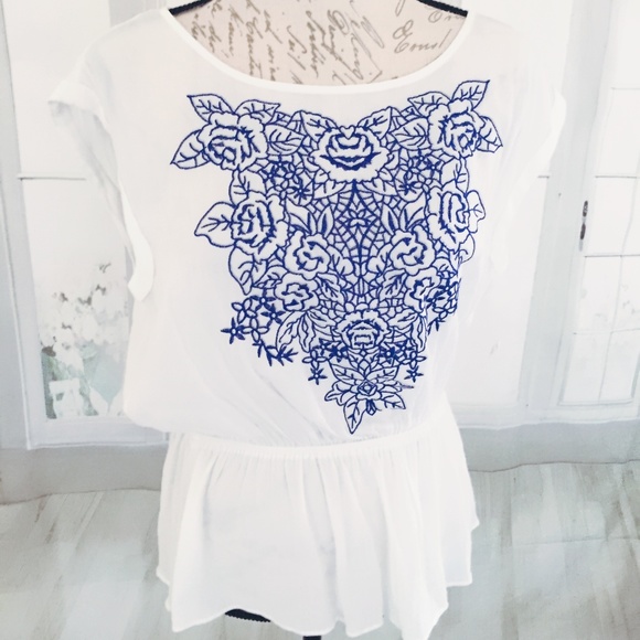 Elle Tops - Elle NWOT White Embroidered Top Women's Medium